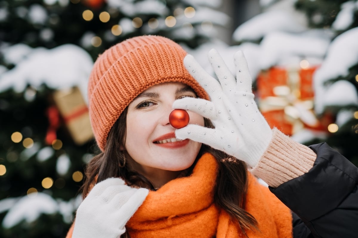 Kvinde med orange hue